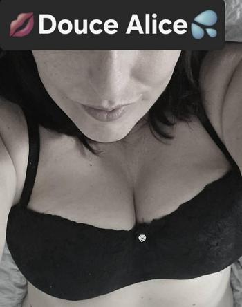 Douce Alice, 47 Caucasian/White female escort, Quebec City