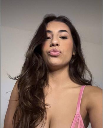 Linda, 24 Mixed female escort, Quebec City